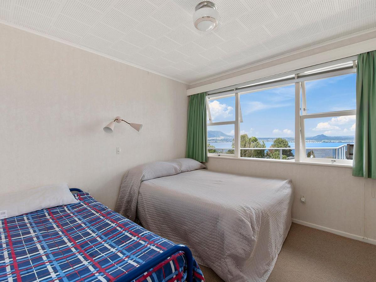 Lofty Lakeviews - Acacia Bay Holiday Home 陶波 外观 照片