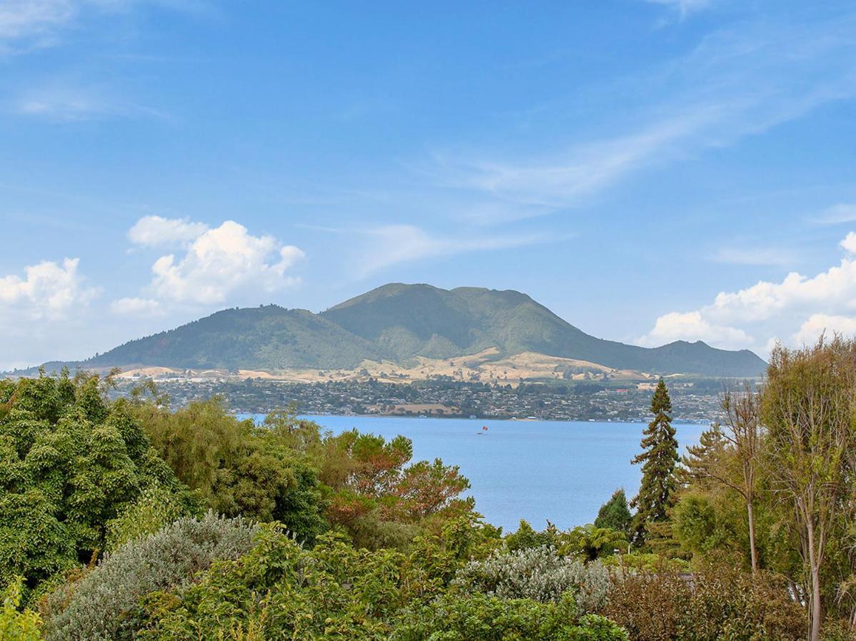 Lofty Lakeviews - Acacia Bay Holiday Home 陶波 外观 照片