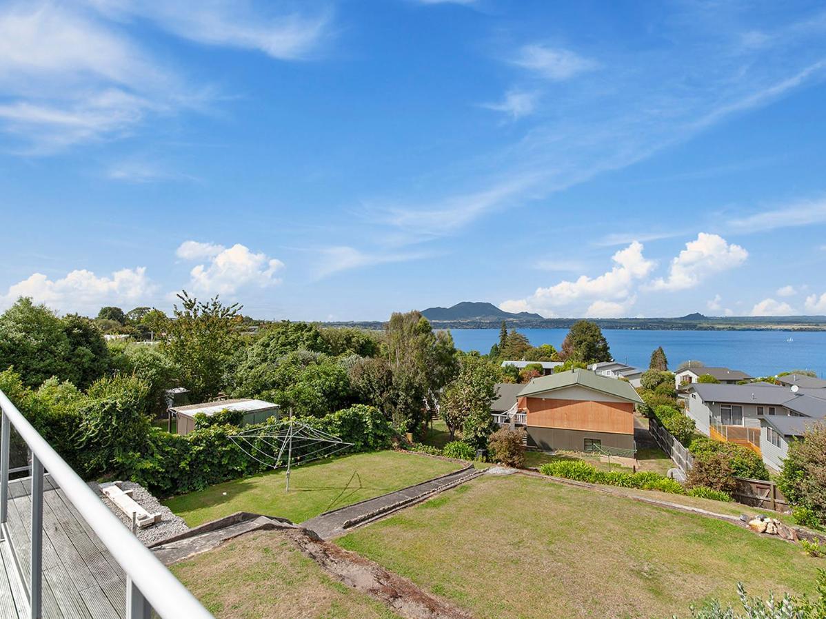 Lofty Lakeviews - Acacia Bay Holiday Home 陶波 外观 照片